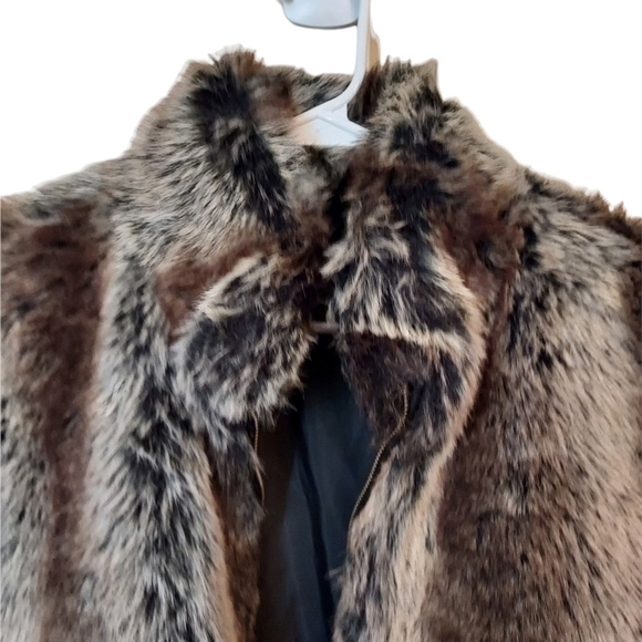 Blassport reversible faux fur/black vest large - Picture 2 of 13